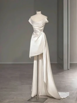 Új sellő rövid kerek nyak fényes szatén ki váll strand romantikus menyasszony egyedi esküvői ruha Vestidos de novia