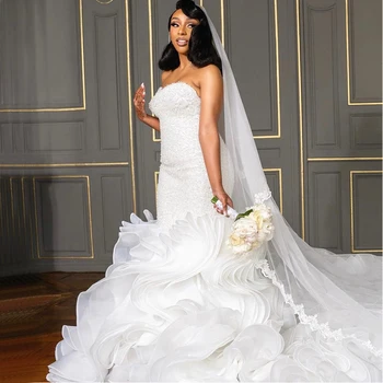 Lépcsőzetes Fodor Sellő Esküvői Ruhák Menyasszony Egy Váll Csipke Bezárása Gyöngyfűzés Luxus Afrika testre Szabott Menyasszonyi Ruhák